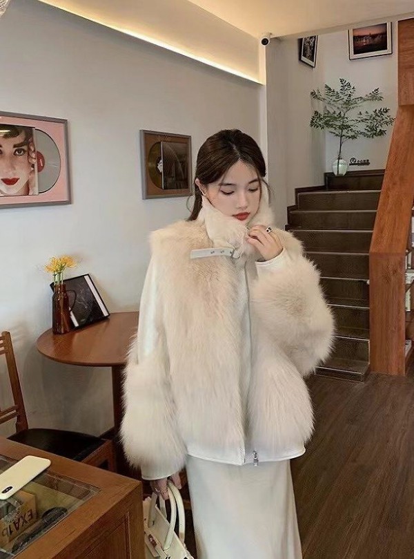 2022年想要降低经营女装风险?加盟简诣!