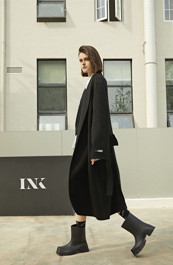 2022年想要降低经营女装风险?加盟简诣!