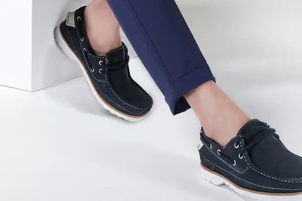 非凡中国:拟斥资9.6亿港元收购LionRock余下49%权益