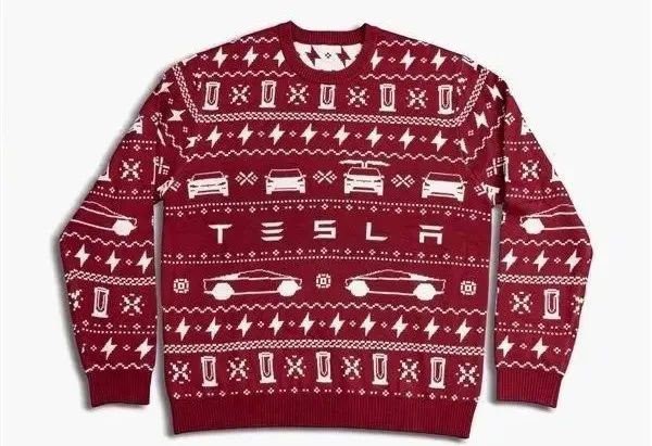 钱也太好赚了,车企都爱搞副业!特斯拉推出圣诞毛衣,一分钟售罄