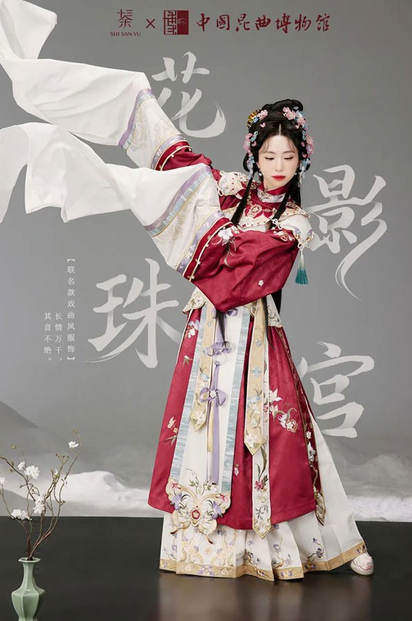 十三余华服获得“2022年度十大类纺织创新产品”称号