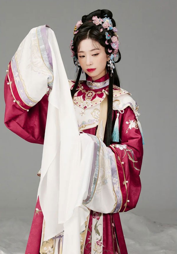 十三余华服获得“2022年度十大类纺织创新产品”称号