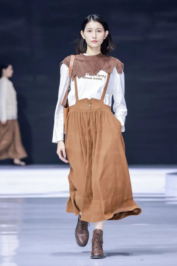 茵曼携2022FW秋冬系列[境由新生]亮相2022江西纺织服装周