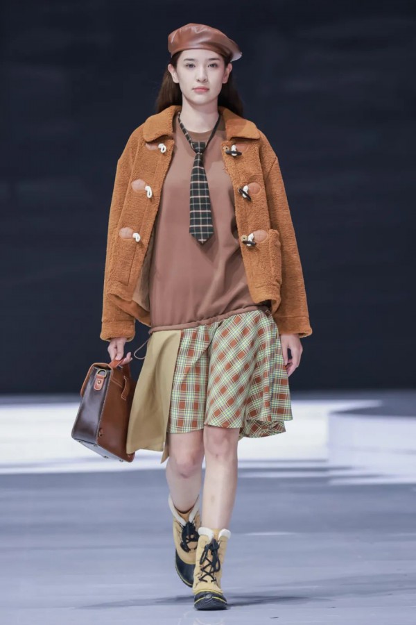 茵曼携2022FW秋冬系列[境由新生]亮相2022江西纺织服装周