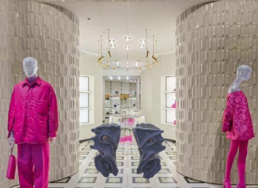 Valentino 推出全新门店设计概念