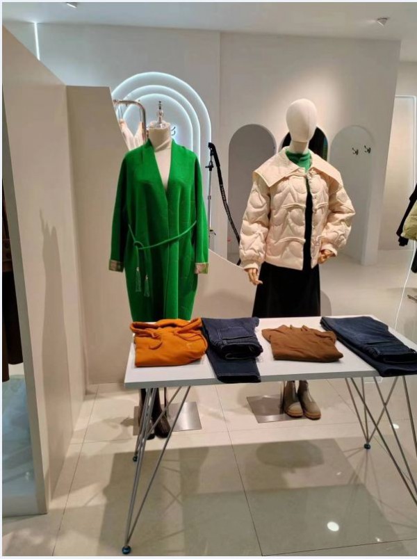 热烈祝贺简诣女装正基时代广场店开业大吉!祝生意兴隆!