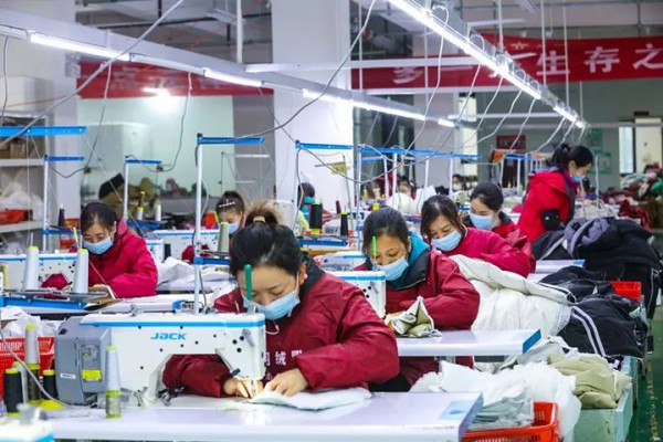 光山羽绒服产销正旺,“羽绒大赛”火热开启