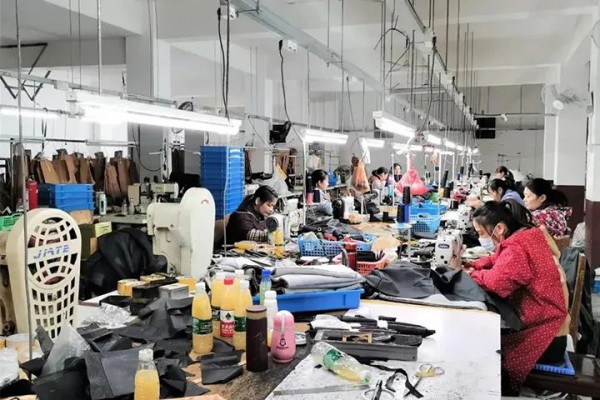 寒潮来袭,定制羽绒服走俏