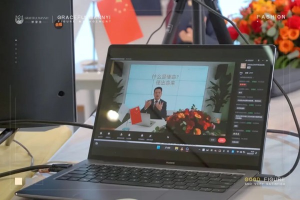 婷曼逸线上开启2022年度盛典暨时尚高定女装新品发布会