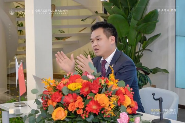 婷曼逸线上开启2022年度盛典暨时尚高定女装新品发布会