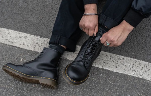 Dr.Martens2023财年上半年业绩:同比增长13%至4.19亿英镑,中国收入仅占1%