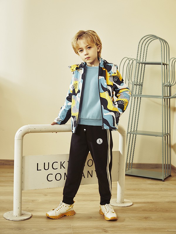 暇步士童装 温暖与舒适的卫衣才是打开寒冬的正确方式