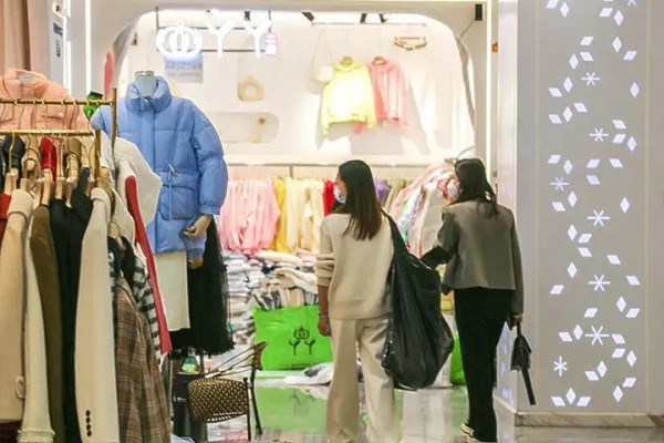 株洲芦淞市场羽绒服装店“突围”自救