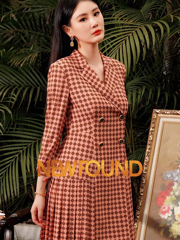 既能温柔又能体现干练感的西装连衣裙你一定要尝试下