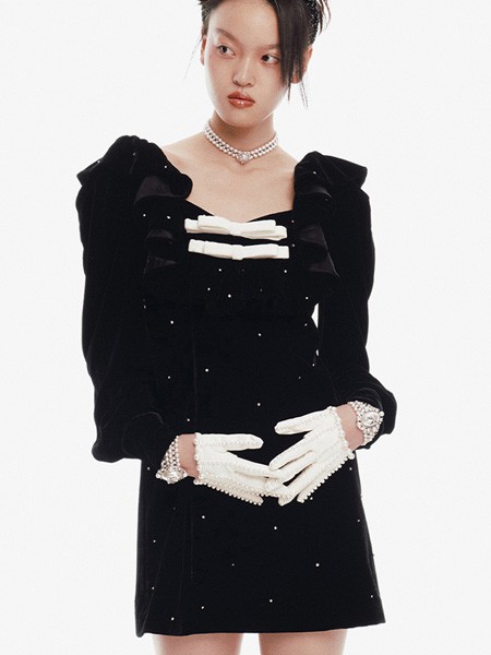 lefame2023春夏季新出的几条各种风格的黑色连衣裙有你喜欢的吗?