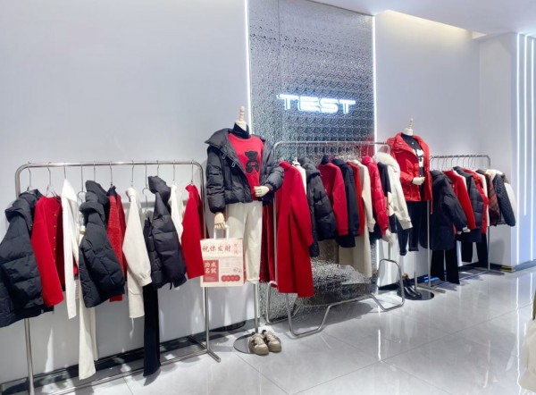 热烈祝贺她之蝶女装湖南-涟源二店盛装开业!祝生意兴隆,客源似海!