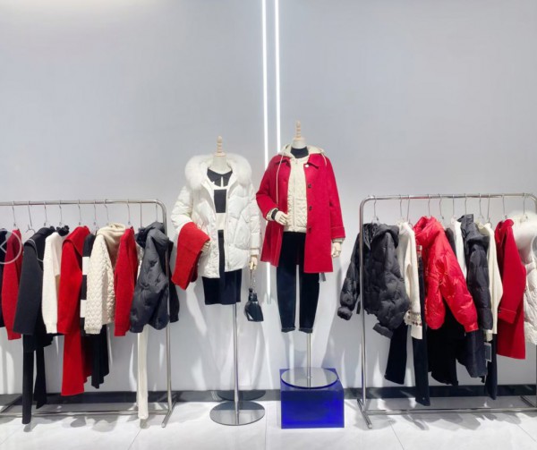 热烈祝贺她之蝶女装湖南-涟源二店盛装开业!祝生意兴隆,客源似海!