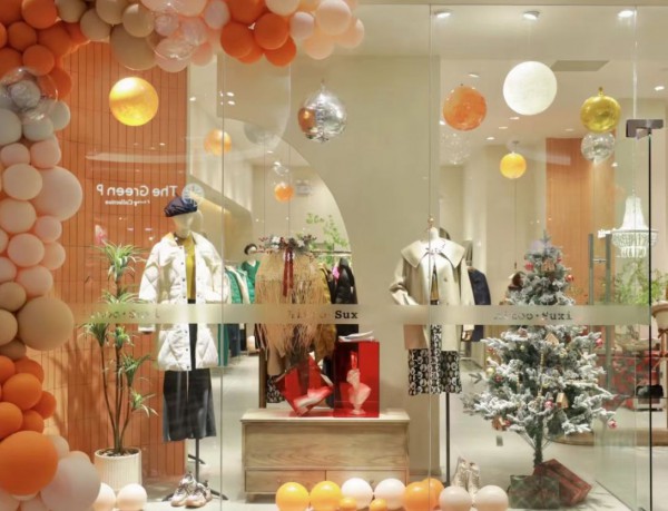 热烈祝贺艾凸•苏希女装—永旺梦乐城店今日开业!祝开业大吉 天天大卖!!