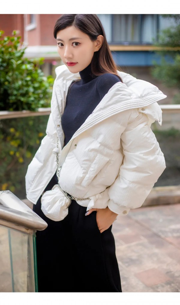 氏伽 | 白色羽绒服搭配,焕发冬日活力