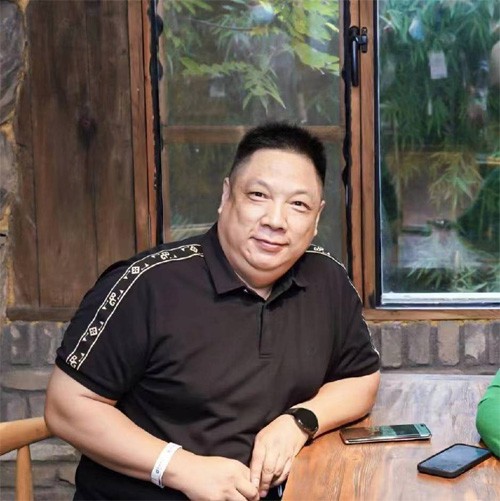 金兔送福到 领弟女装祝贺大家新年大吉大利