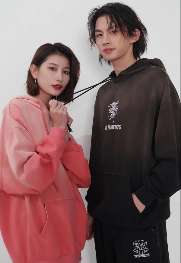 抄作业!情人节送什么礼物给对方?情人节送情侣卫衣好吗