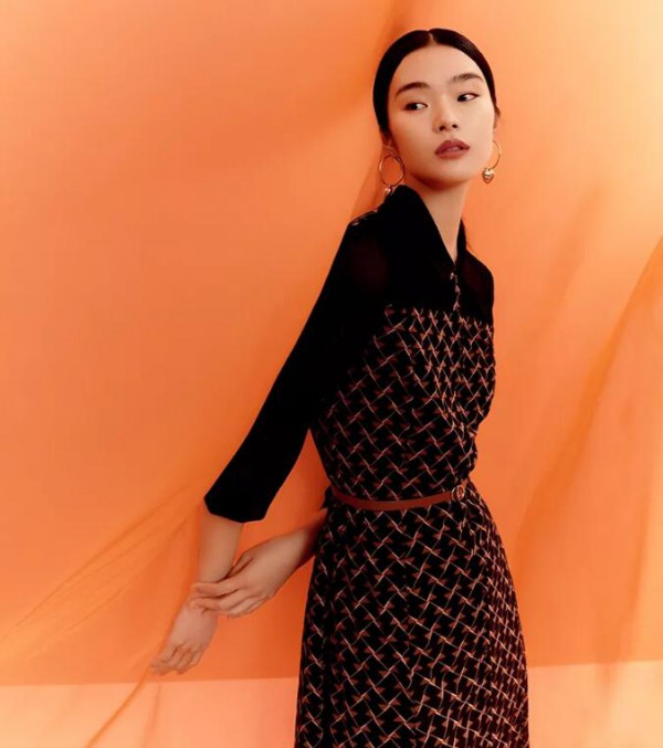 情人节约会穿什么更有好感   裙装+风衣优雅有型惹人爱