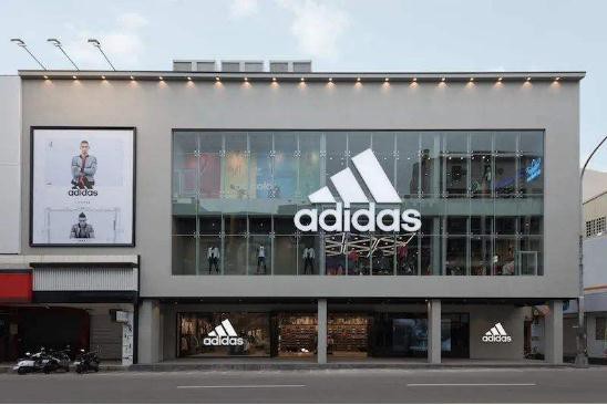 25张高清无码女性裸露胸部的照片?阿迪达斯称只为找到适合自己的内衣