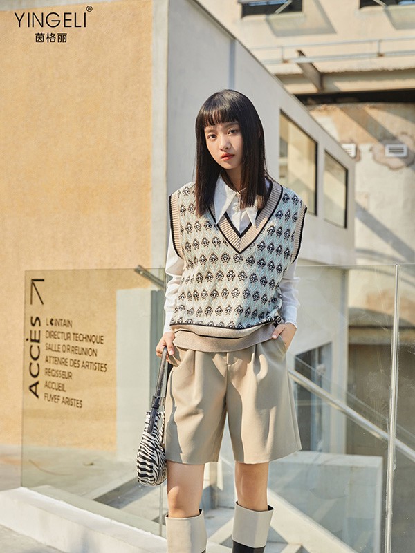 早春适合穿哪些服装 内搭衬衫怎么穿才好看