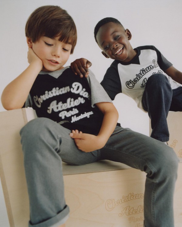 DIOR 支线 Baby DIOR 释出 2022 春夏系列