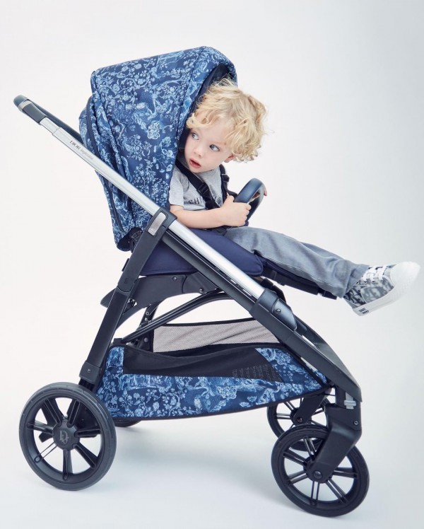 DIOR 支线 Baby DIOR 释出 2022 春夏系列