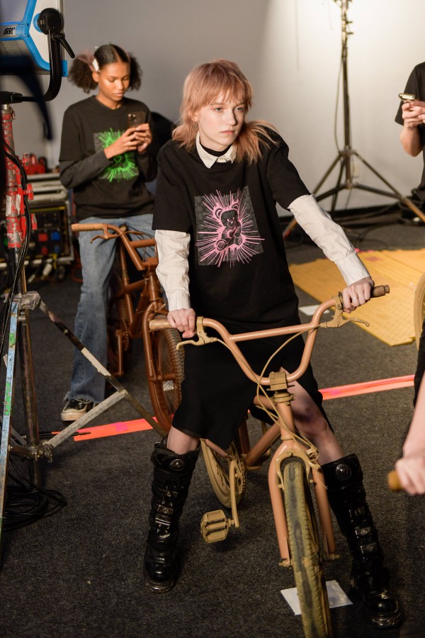 Coach发布2022秋季高级服饰系列