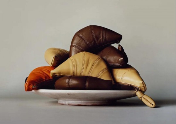 Lemaire推出全新零钱包 以经典包袋系列打造