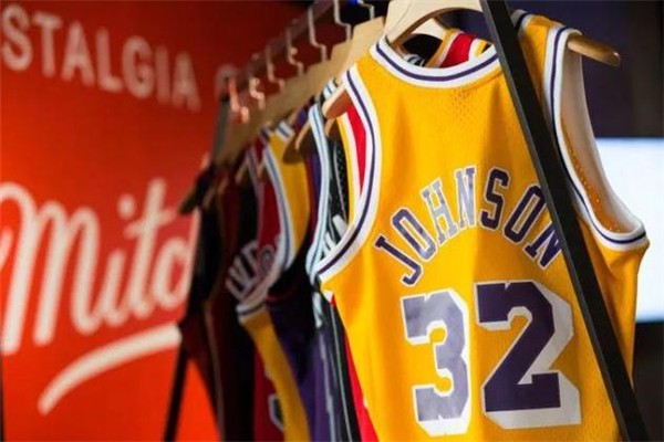 时尚快讯|Fanatics收购街头品牌Mitchell & Ness