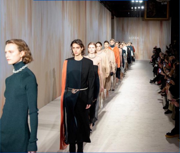 GIADA 2022 秋冬系列时装秀本系列以“岩中花影”为主题