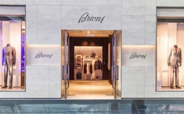 BRIONI品牌大使王凯倾情演绎的 2022 春夏广告大片