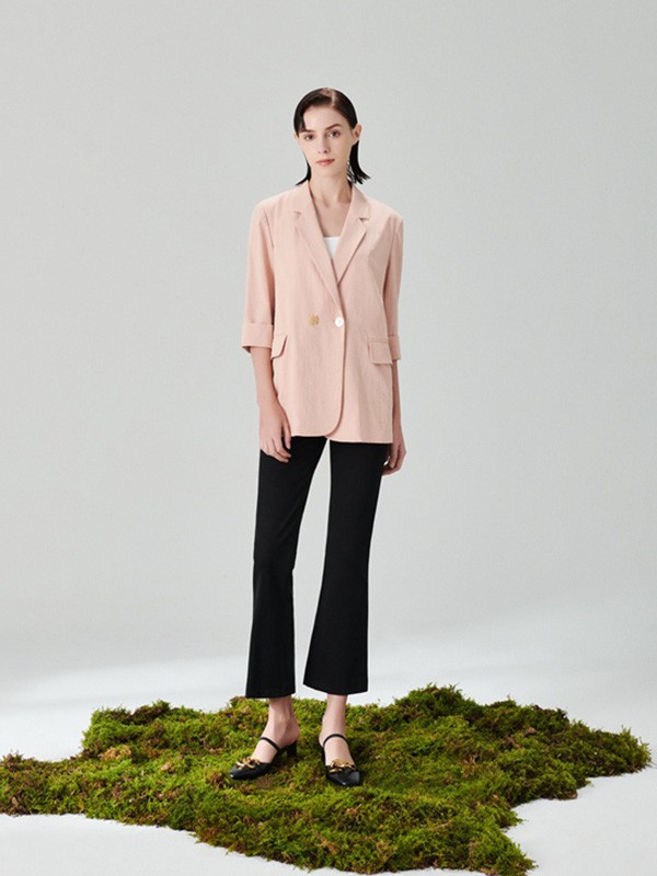 职场能穿粉色衣服吗?粉色西装搭配什么裤子