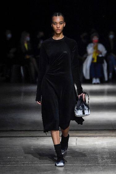 Onitsuka Tiger鬼塚虎2022秋冬系列亮相米兰时装周秀场