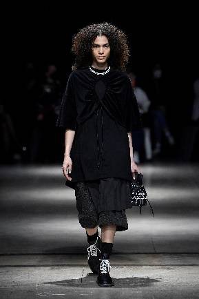 Onitsuka Tiger鬼塚虎2022秋冬系列亮相米兰时装周秀场