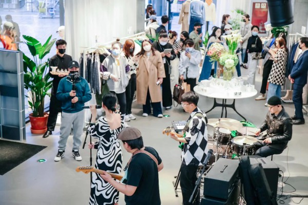 & Other Stories 北京首家线下门店于 三里屯太古里购物中心 重磅揭幕