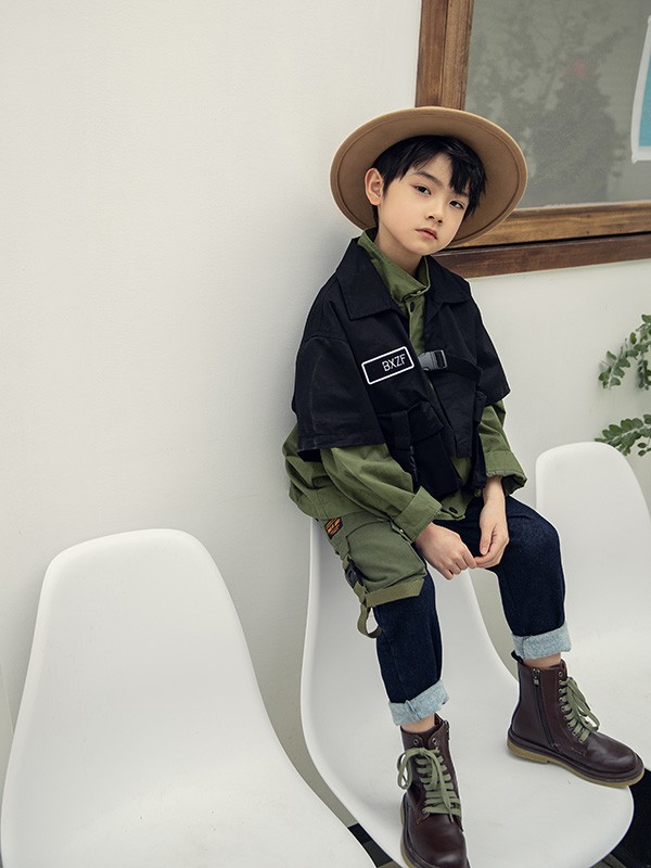 换季适合穿什么衣服?8岁男孩卫衣要怎么搭配好看