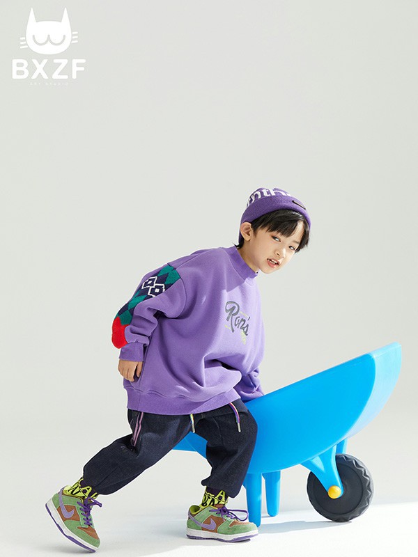 换季适合穿什么衣服?8岁男孩卫衣要怎么搭配好看