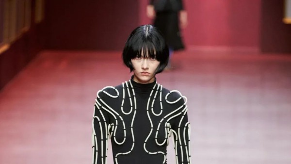 Dior 2022秋冬系列延续经典 推出智能套装