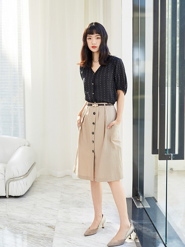 卡其色适合什么肤色?黄黑皮可以穿卡其色吗?卡其色要怎么搭配?