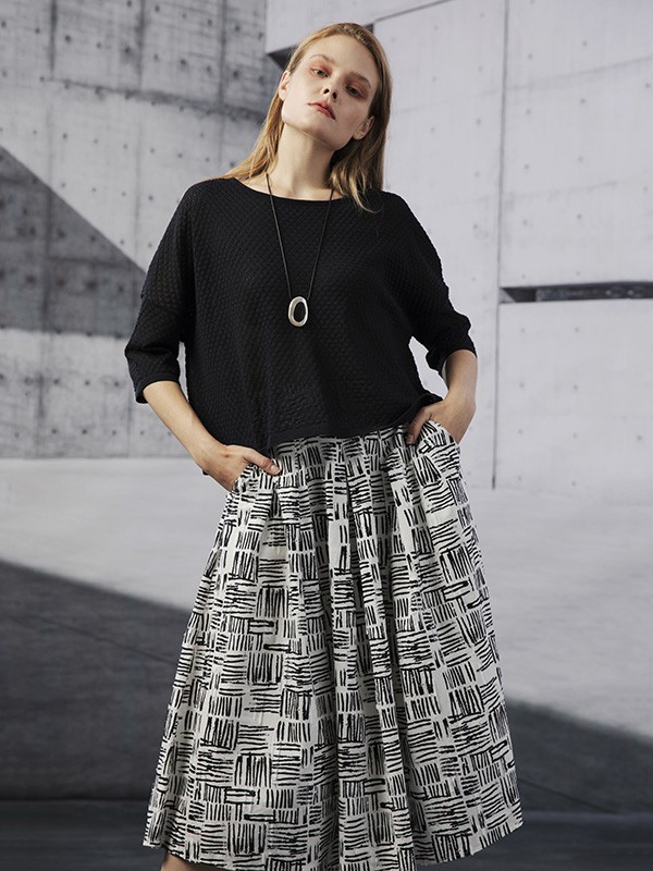 2022年春夏新款短袖穿搭示范 这样穿轻松穿出时髦感