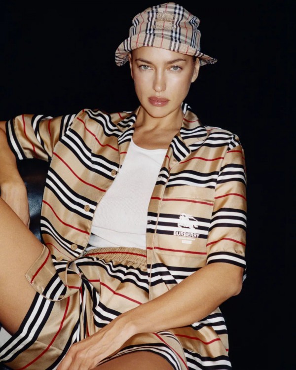 Burberry 宣布与 Supreme 合作推出胶囊系列