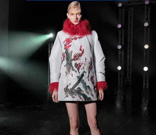 Shiatzy Chen举办 2022/2023 秋冬系列大秀