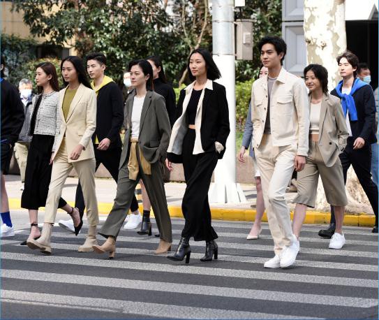 Theory 思睿2022 春季新品发布会正式登陆上海