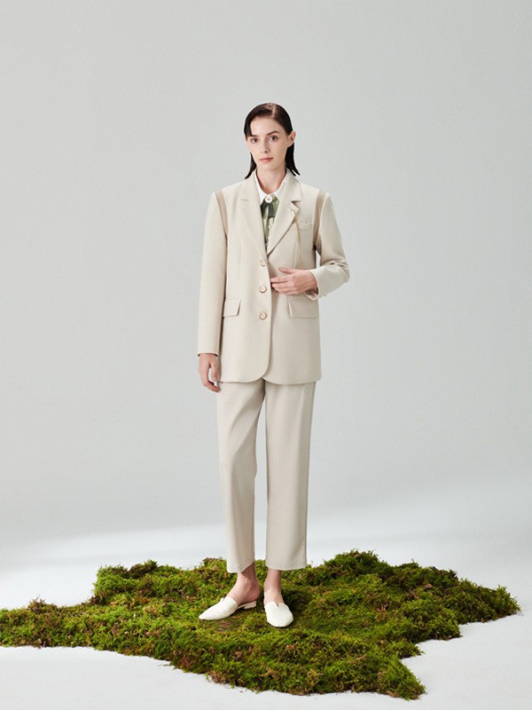 春季职业装可以怎么穿 西装外套可以有哪些搭配