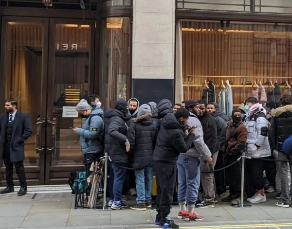 四年一遇|Burberry与Supreme联名系列引发抢购