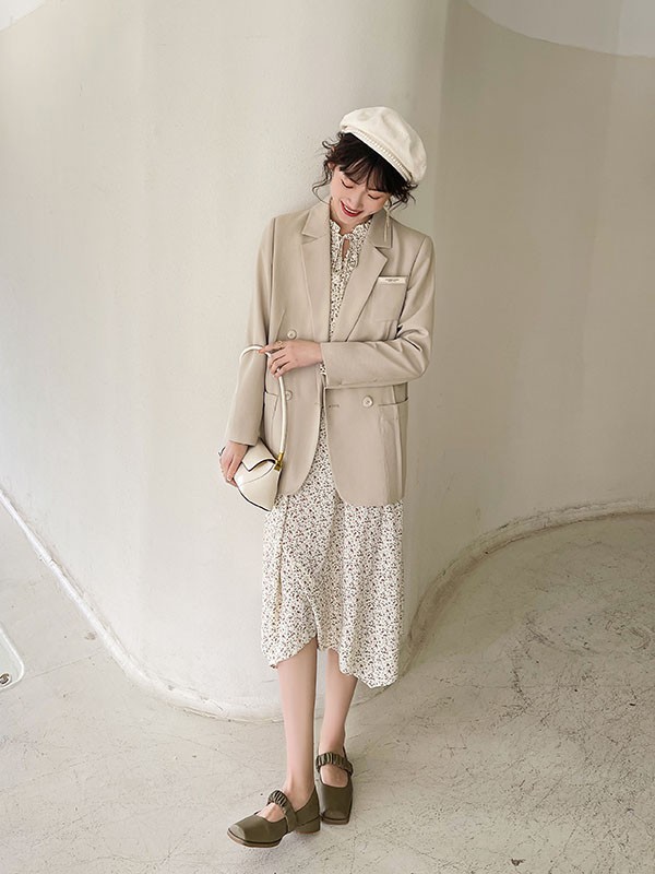 碎花连衣裙的三种穿搭 春季浪漫怎么穿出来